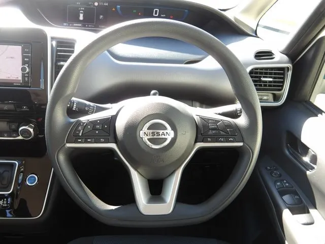 ニッサン　セレナ