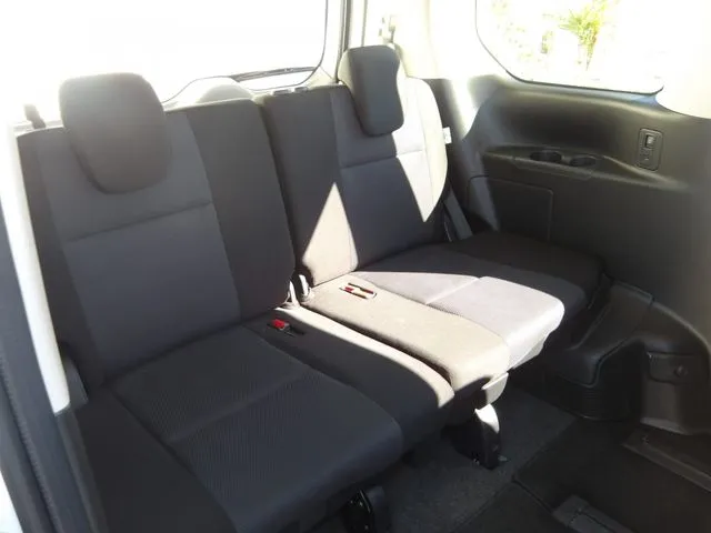 ニッサン　セレナ