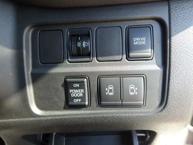 ニッサン　セレナ