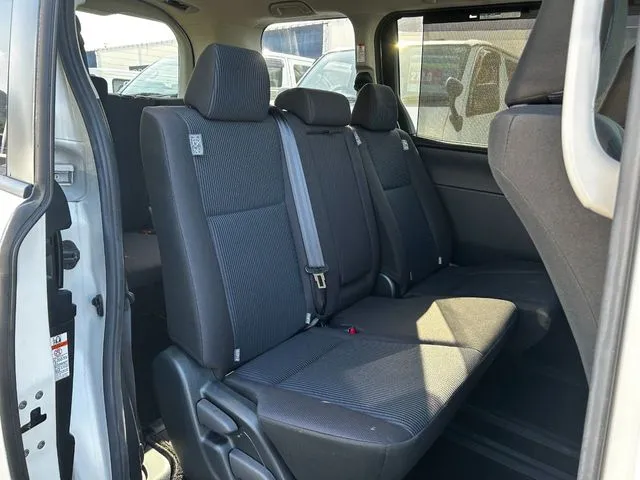 ヴォクシー(トヨタ)の車両写真