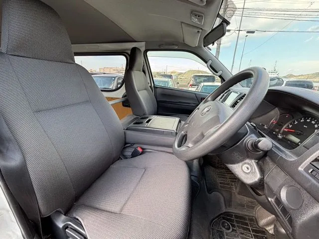 ハイエースバン　１．２５ｔ　２ＷＤ（トヨタ）の車両写真