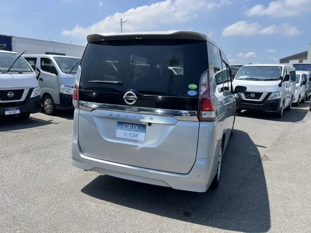 ニッサン　セレナ