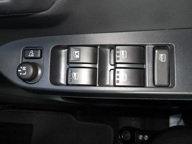 ダイハツ　ミラ　イース