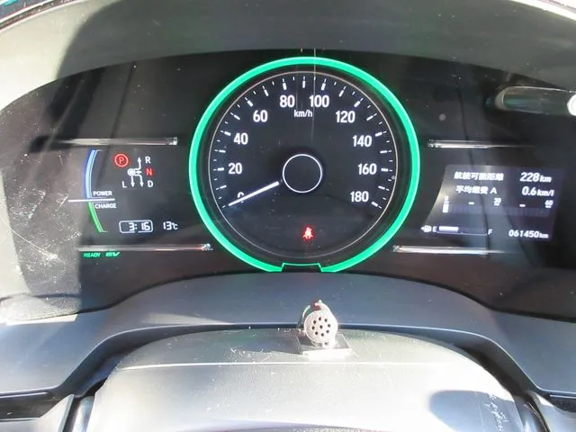 シャトル　ハイブリッド　４ＷＤ（ホンダ）の車両写真