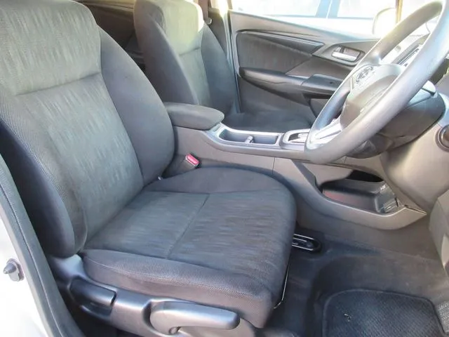 シャトル　ハイブリッド　４ＷＤ（ホンダ）の車両写真