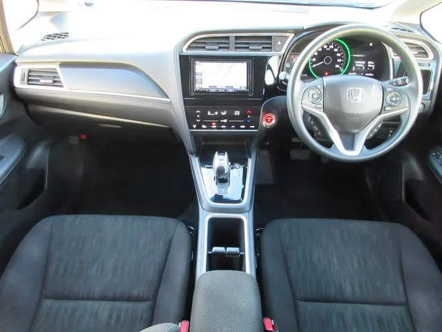シャトル　ハイブリッド　４ＷＤ（ホンダ）の車両写真