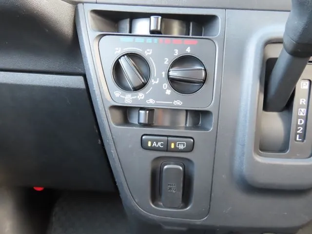 ハイゼットカーゴ（ダイハツ）の車両写真