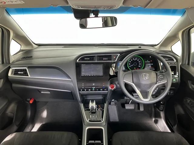 シャトル　ハイブリッド（ホンダ）の車両写真