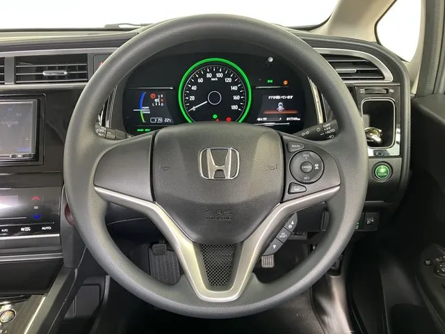 シャトル　ハイブリッド（ホンダ）の車両写真