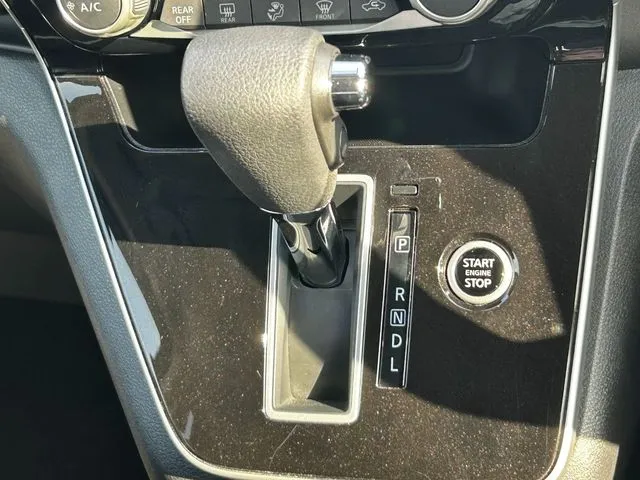 セレナ　Ｓハイブリッド（ニッサン）の車両写真