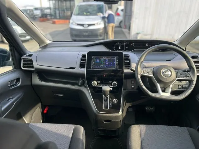 セレナ　Ｓハイブリッド（ニッサン）の車両写真