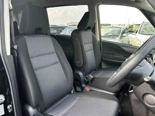 セレナ　Ｓハイブリッド（ニッサン）の車両写真