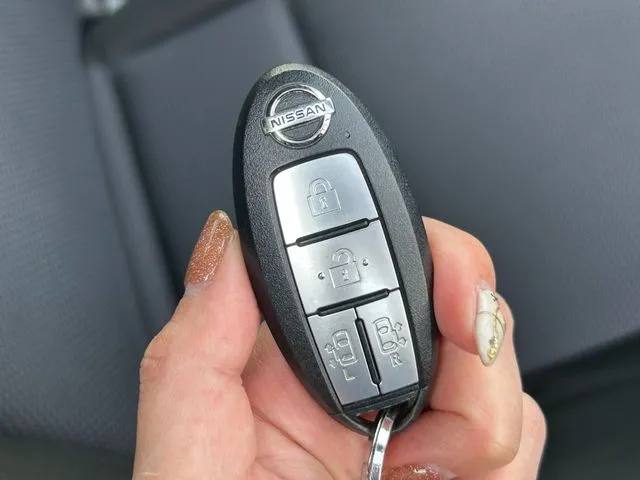 セレナ　Ｓハイブリッド（ニッサン）の車両写真