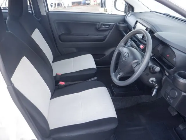 ミラ イース(ダイハツ)の車両写真