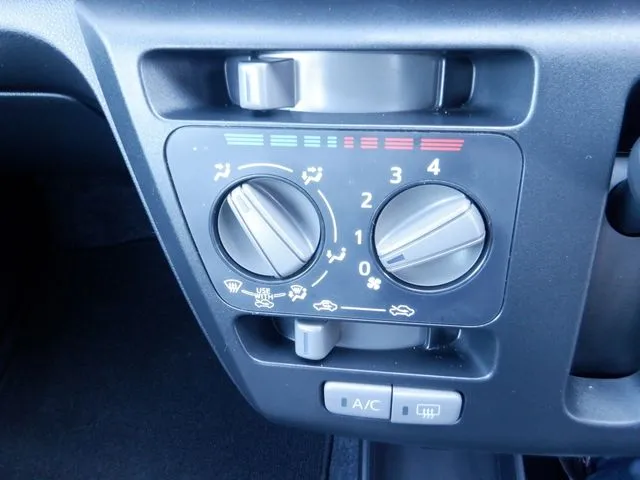 ミラ イース(ダイハツ)の車両写真