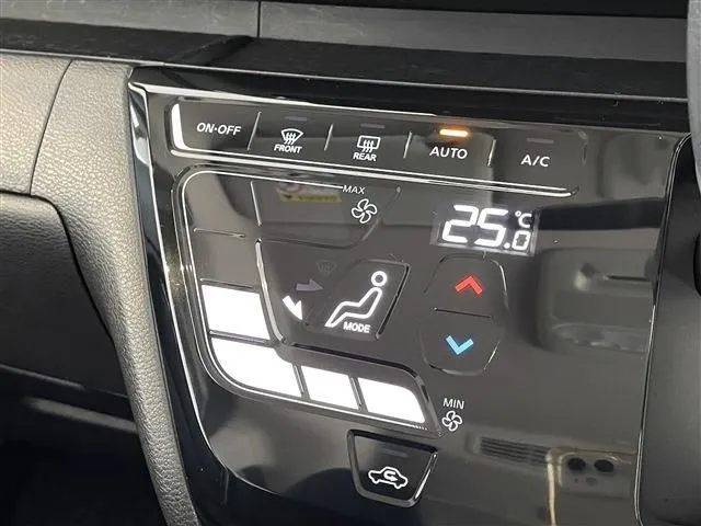 ニッサン ルークス