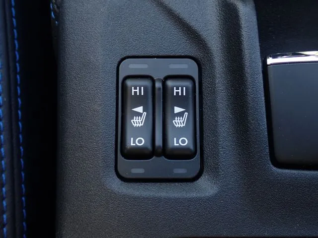 ＳＵＢＡＲＵ　ＸＶ　ハイブリッド（スバル）の車両写真