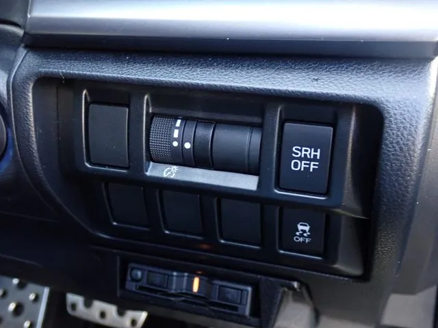 ＳＵＢＡＲＵ　ＸＶ　ハイブリッド（スバル）の車両写真