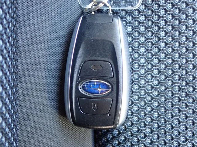 ＳＵＢＡＲＵ　ＸＶ　ハイブリッド（スバル）の車両写真