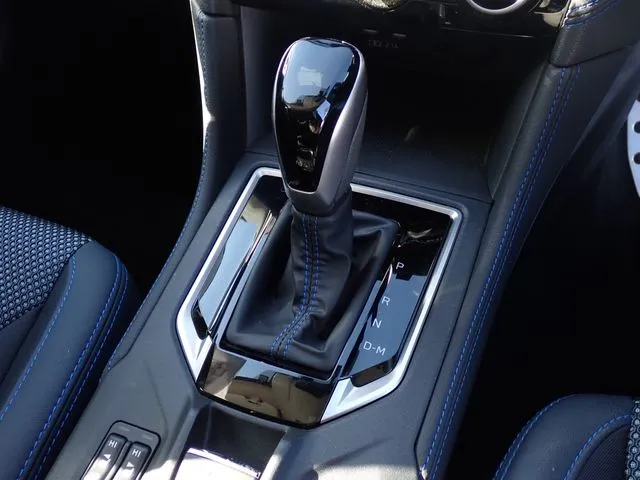 ＳＵＢＡＲＵ　ＸＶ　ハイブリッド（スバル）の車両写真