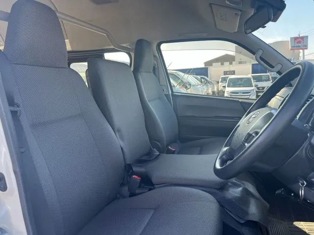 トヨタ ハイエースバン 2WD