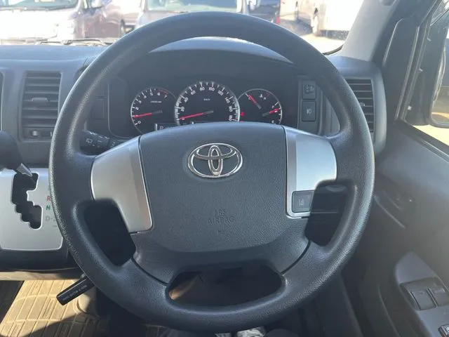 トヨタ ハイエースバン 2WD