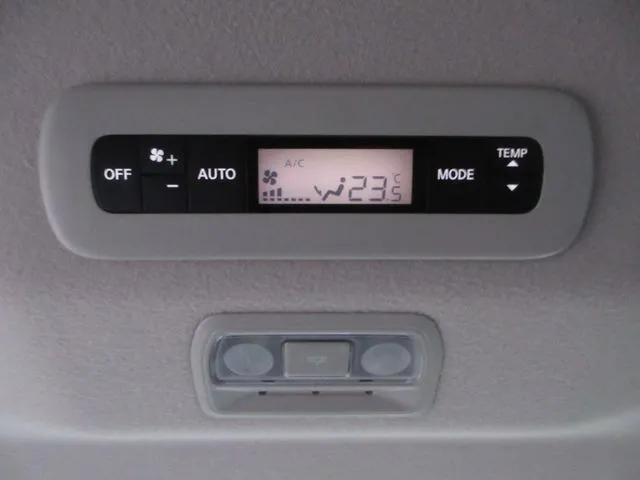 ニッサン　セレナ　４ＷＤ