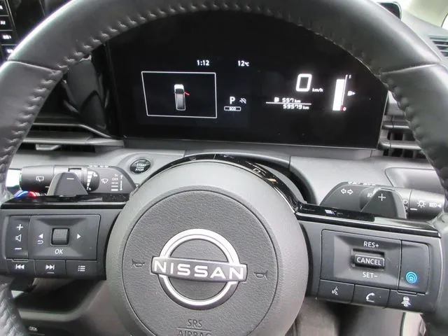 ニッサン　セレナ　４ＷＤ