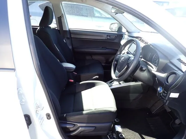 トヨタ　カローラフィールダー　ハイブリッド