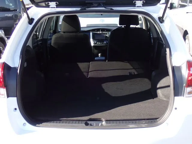 トヨタ　カローラフィールダー　ハイブリッド