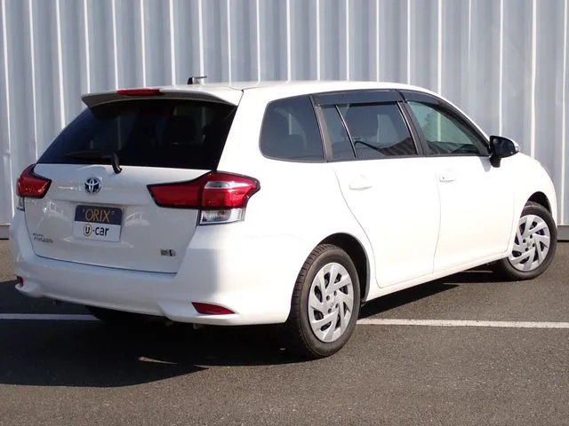 トヨタ　カローラフィールダー　ハイブリッド