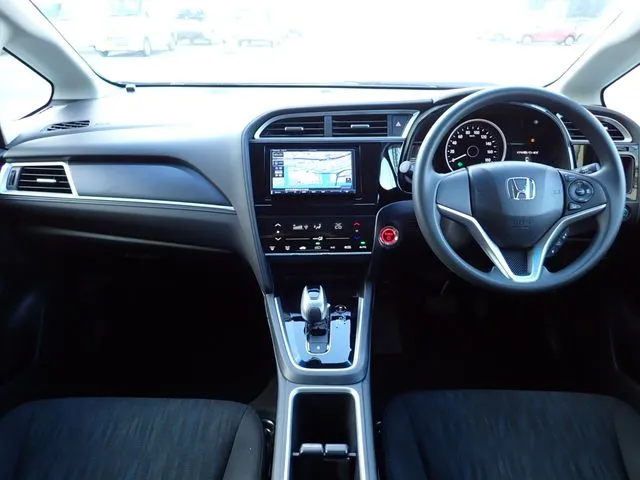ホンダ　シャトル　ハイブリッド