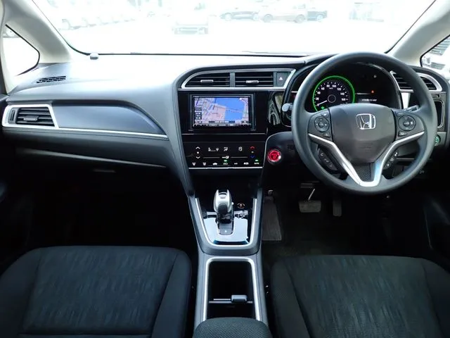 シャトル ハイブリッド(ホンダ)の車両写真