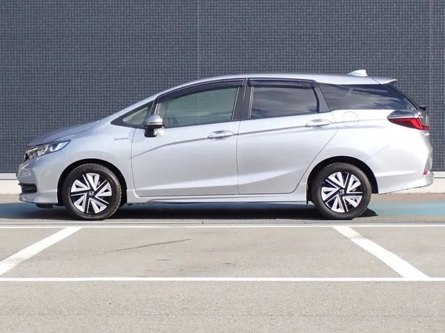 シャトル ハイブリッド(ホンダ)の車両写真