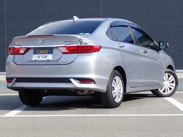 グレイス　ハイブリッド（ホンダ）の車両写真
