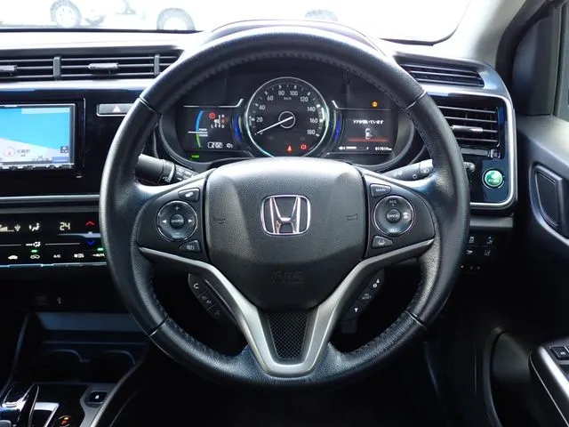 グレイス　ハイブリッド（ホンダ）の車両写真