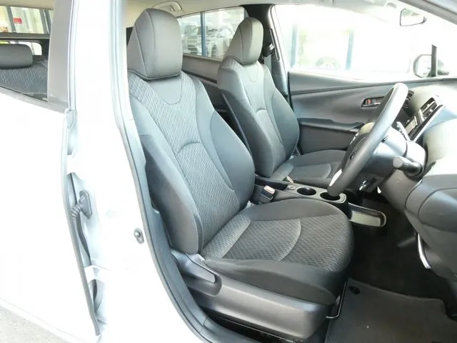 トヨタ　プリウス