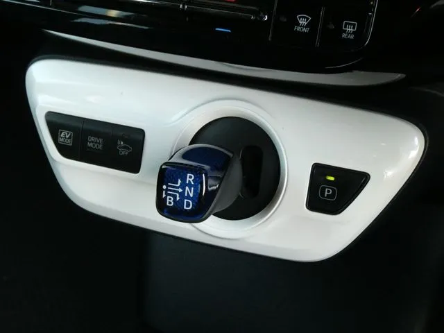 トヨタ　プリウス