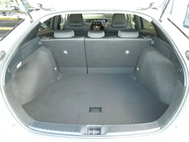 トヨタ　プリウス