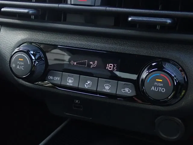 ノート(ニッサン)の車両写真