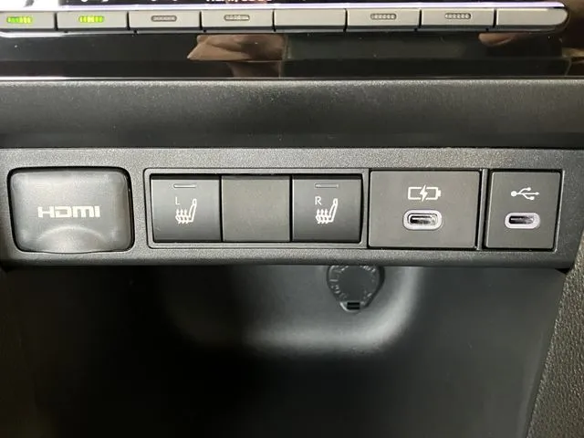 トヨタ　ヤリスクロス　ハイブリッド