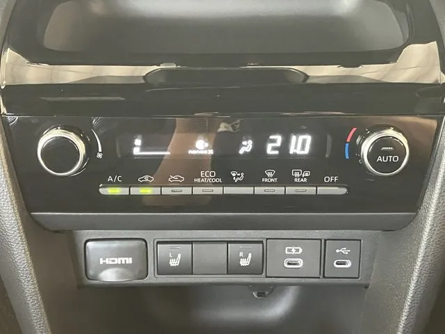 トヨタ　ヤリスクロス　ハイブリッド