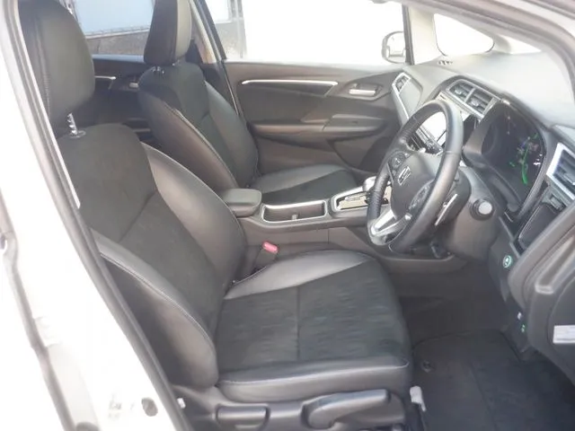 シャトル ハイブリッド(ホンダ)の車両写真