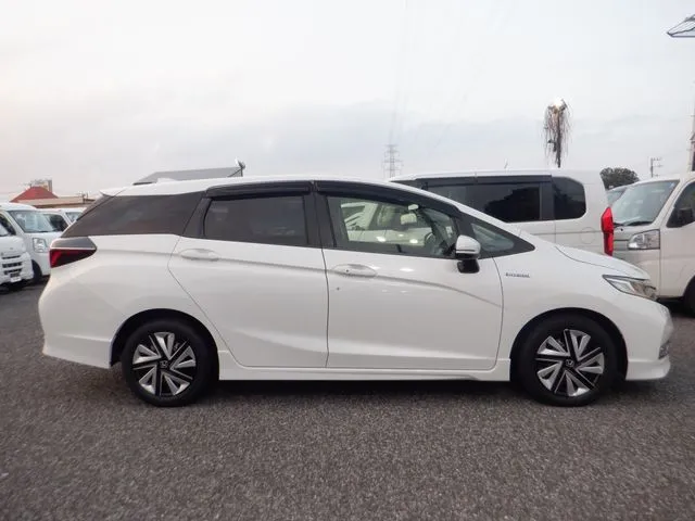 シャトル ハイブリッド(ホンダ)の車両写真