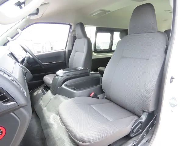 トヨタ　ハイエースワゴン