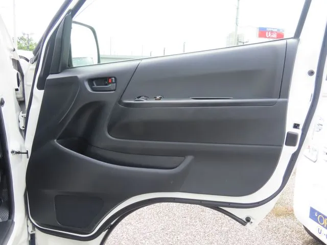 トヨタ　ハイエースワゴン