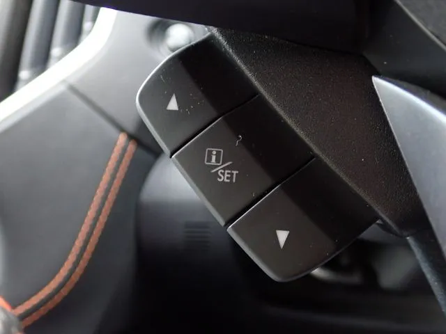 ＳＵＢＡＲＵ　ＸＶ（スバル）の車両写真