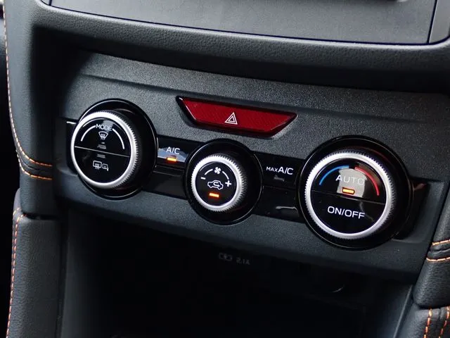 ＳＵＢＡＲＵ　ＸＶ（スバル）の車両写真