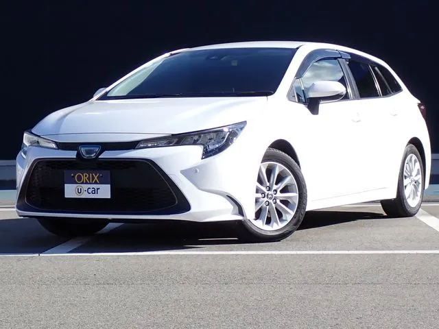 カローラ　ツーリング　ハイブリッド（トヨタ）の車両写真