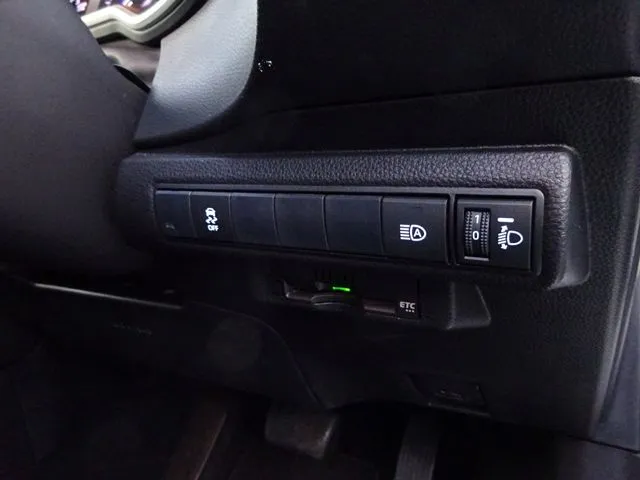 カローラ　ツーリング　ハイブリッド（トヨタ）の車両写真